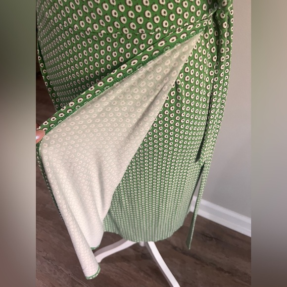 Boden Green and White Puff Sleeve Wrap  Dress - Picture 10 of 11